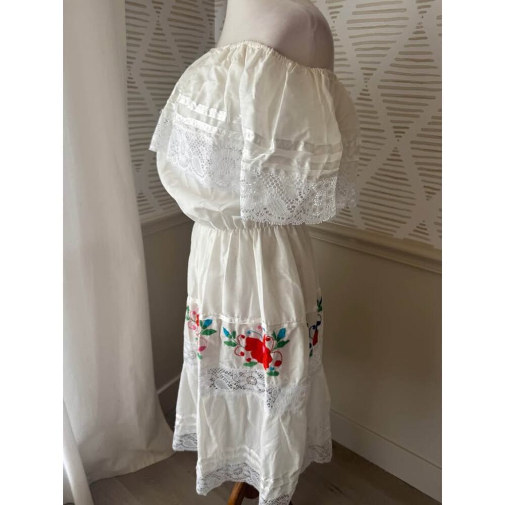 Traditional Women’s Small Peasant Campesina Mexican Fiesta Dress - Picture 2 of 6